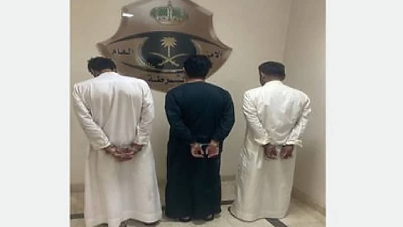 ضبط 3 أشخاص لسطوهم على منزل وسرقة مصوغات ذهبية في حفر الباطن