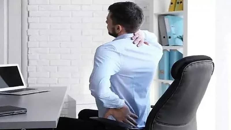 النمر: تجنبوا الجلوس أكثر من 50 دقيقة على الكرسي