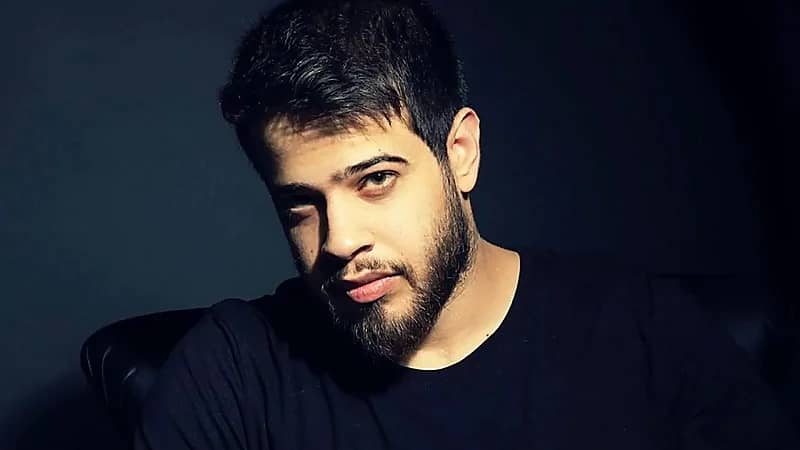 بالفيديو.. أدهم نابلسي يؤم المصلين بأحد المساجد