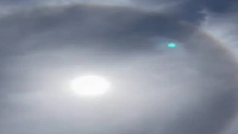 بالفيديو.. مشهد لافت لظهور حلقة من الضوء حول الشمس