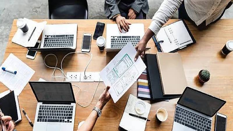 بالفيديو.. مهارات يجب أن يحظى بها الموظف للتعامل مع المهام الإضافية بالعمل