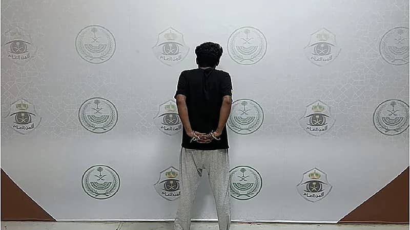 القبض على مواطن انتحل صفة غير صحيحة وسرق 3 مركبات بجدة