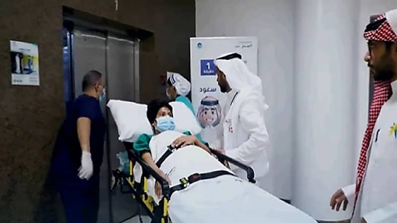 بالفيديو.. عاملة تعود إلى بلدها بعد تلقي العلاج في المملكة لعام كامل