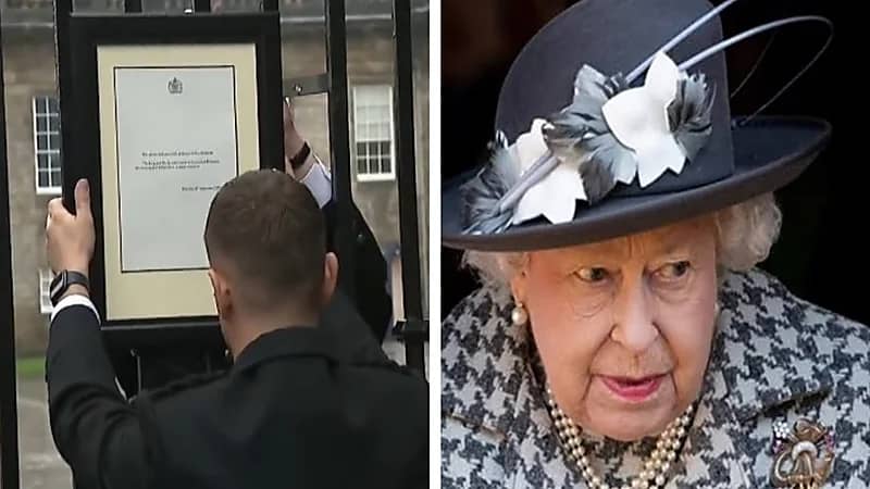 شاهد.. وضع إعلان وفاة الملكة ‎إليزابيث الثانية على بوابة قصر باكنغهام 