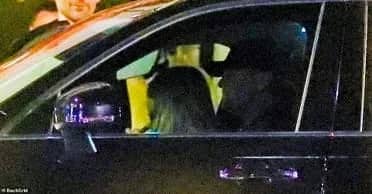 صور مسربة لبطل فيلم تايتانك مع شابة حسناء تثير الجدل