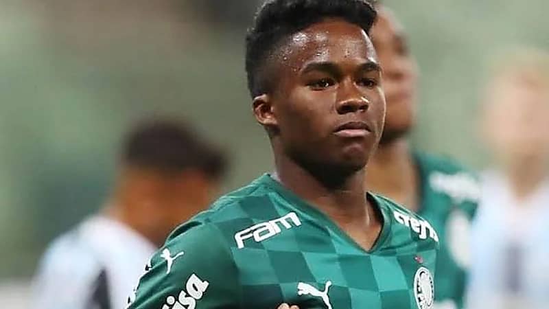 لقطات تظهر القوة العضلية الكبيرة لمهاجم ريال مدريد القادم ⁦‪