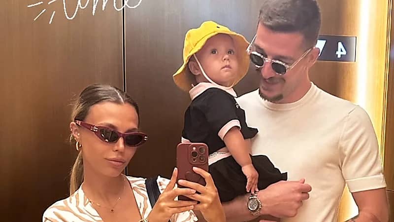 سافيتش يخطف الأنظار برفقة عائلته في أحدث ظهور .. صورة