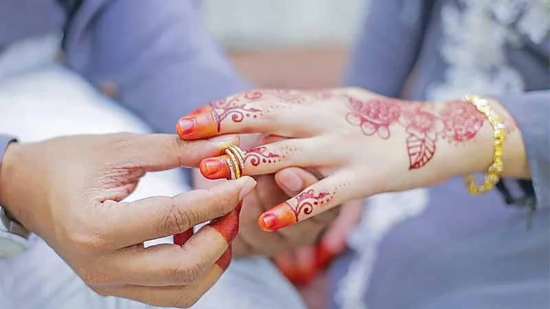 بعد أيام من زواجهما .. رجل يكتشف أن زوجته رجلاً !