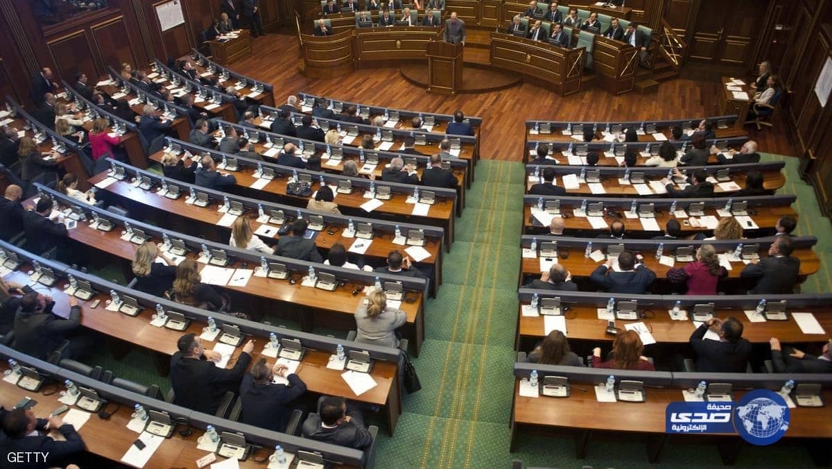 احتجاجا علي ترسيم الحدود .. نائب يطلق الغاز المسيل للدموع داخل البرلمان