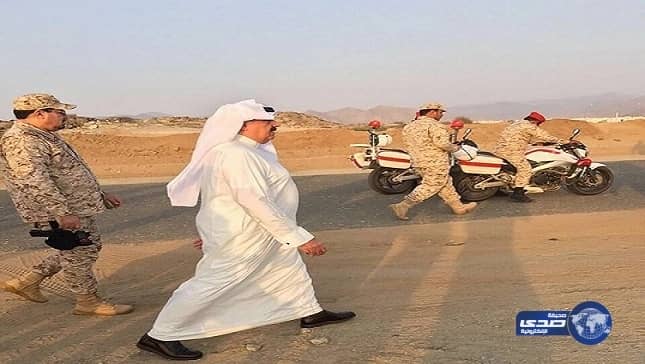 بالفيديو والصور..الامير متعب بن عبدالله يتفقد قوات الحرس الوطني ويرفض ركوب سيارته تحية لهم
