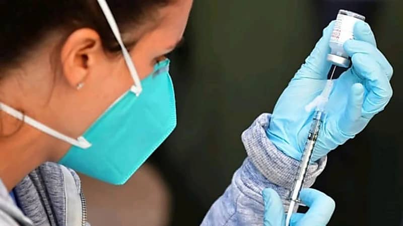 دراسة جديدة تكشف عن لقاح يطيل أعمار المصابين بسرطان الدماغ