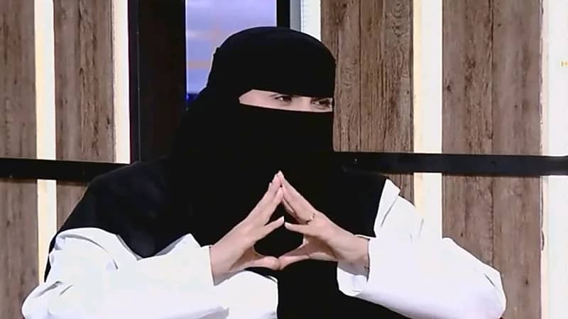 استشارية: لا يوجد ما يثبت علمياً بأن هناك توقيتات في الشهر لقص الشعر