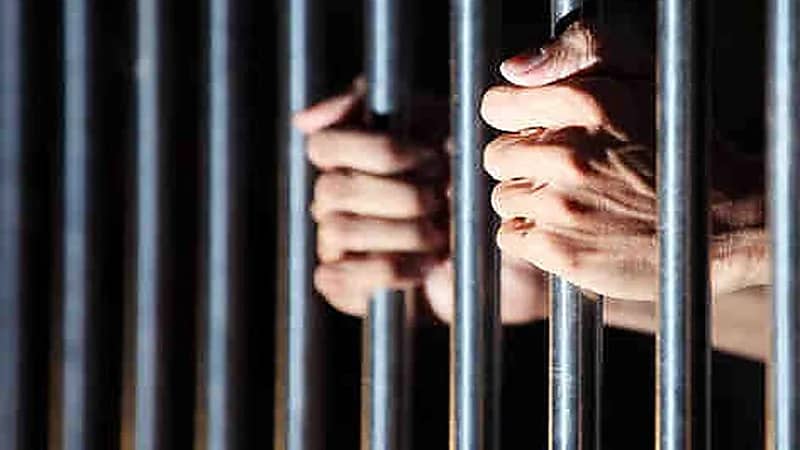 السجن 3 سنوات لعصابة حرقت مواطن بماء مغلي لسرقة أمواله