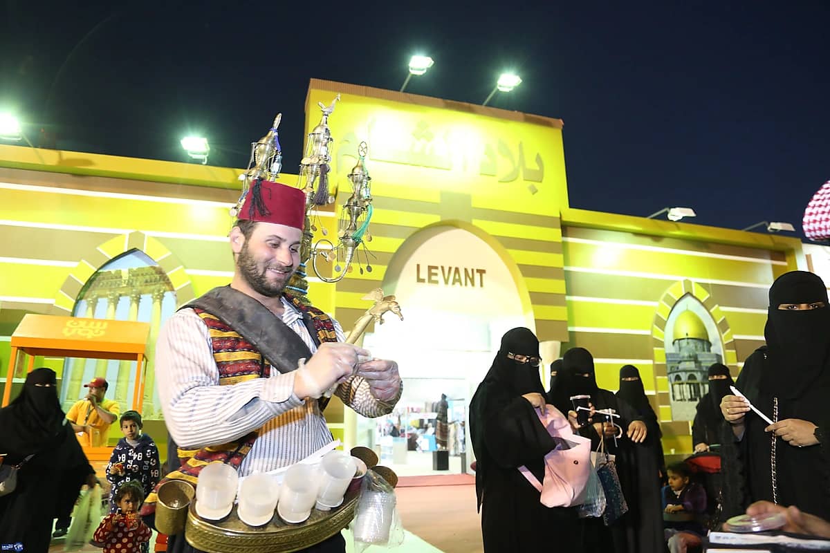 بالفيديو والصور.. باب الحارة في الرياض