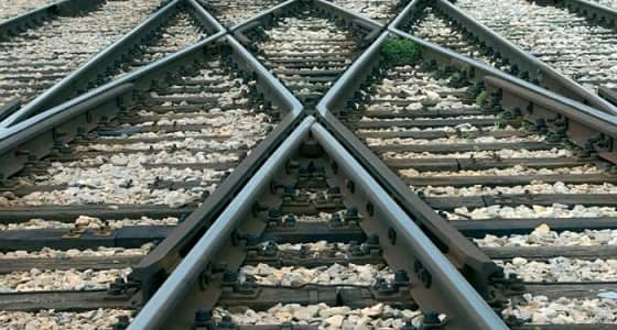 طريقة ذكية لتلميع قضبان القطارات بشكل سريع