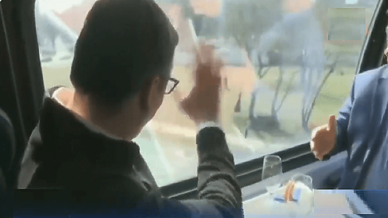 الرئيس الصربي يتعرض لموقف محرج على الهواء "فيديو"