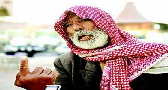 بالصور ..  شقيقان مسنان يبيتان في الشوارع منذ عام لفقدان الهوية الوطنية