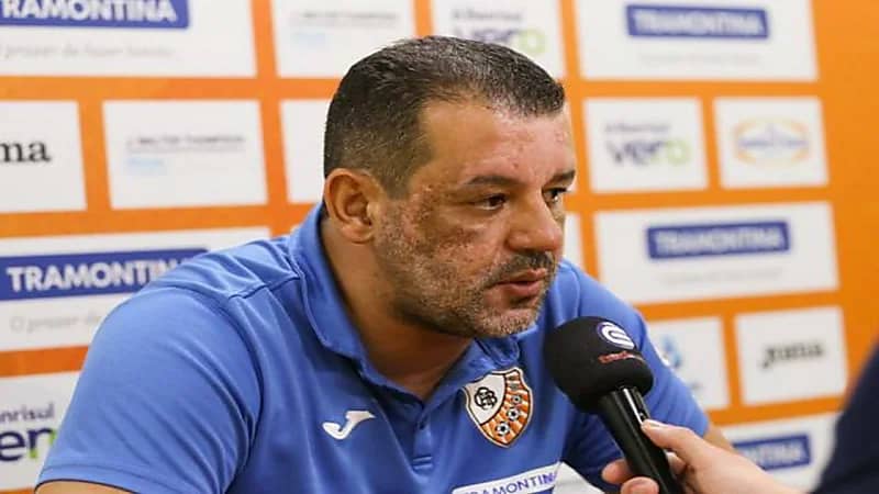 منتخب الصالات يقيل مدربه "سيليروش" ويعين البرازيلي "ماركينيوس" بديلا له 