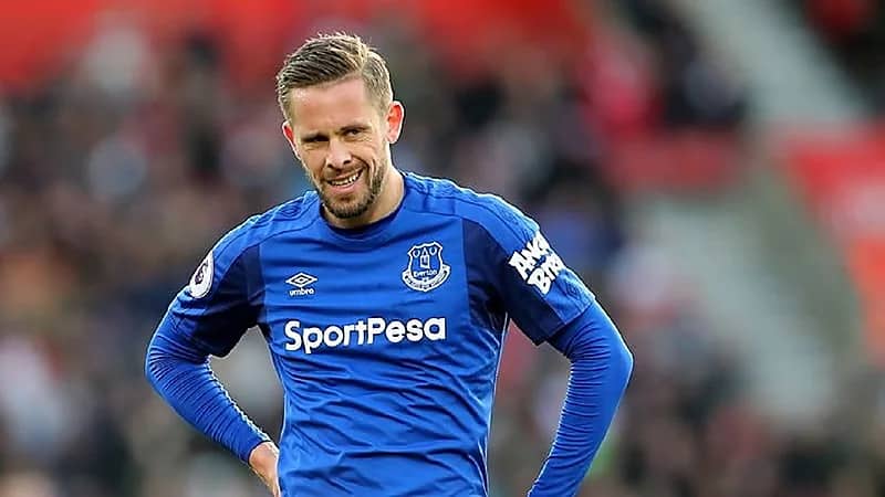 المدرب رافائيل بينيتيز يعيق انتقال "سيجوردسون" إلى الهلال