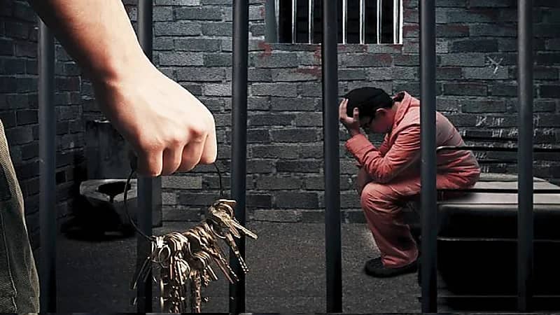 المؤبد لكويتي اغتصب زوجة صديقه وخادمتها