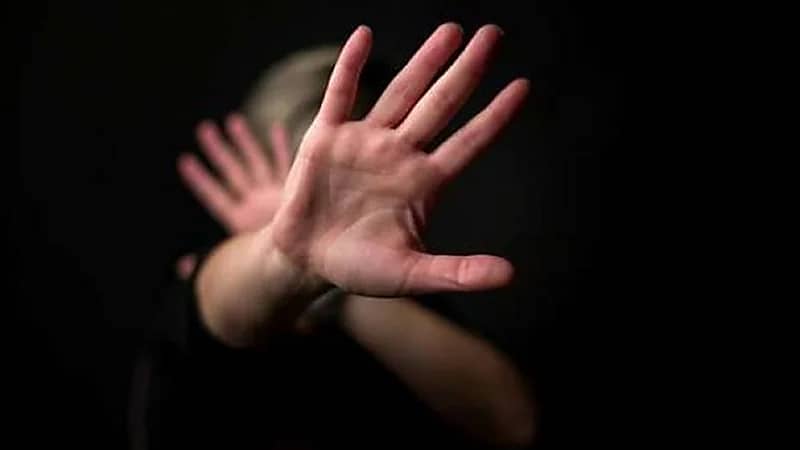 مكتب عمالة منزلية يستغل الفتيات جنسيًا من خلال إعلانات وهمية