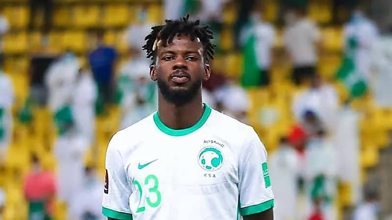 الإصابة تبعد "تمبكتي" عن حسابات مدرب الشباب