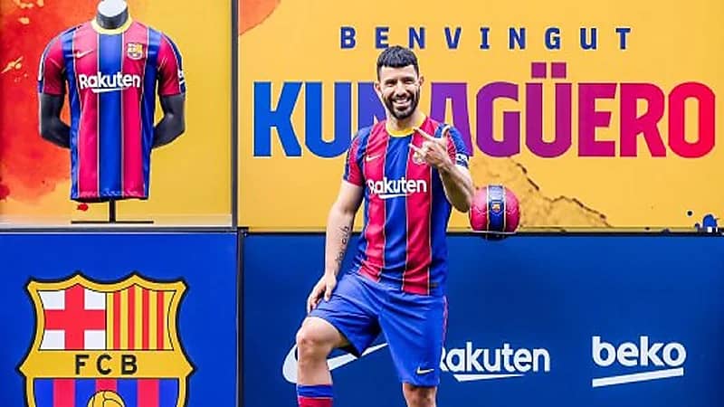 برشلونة يعلن غياب سيرجيو أجويرو عن الملاعب