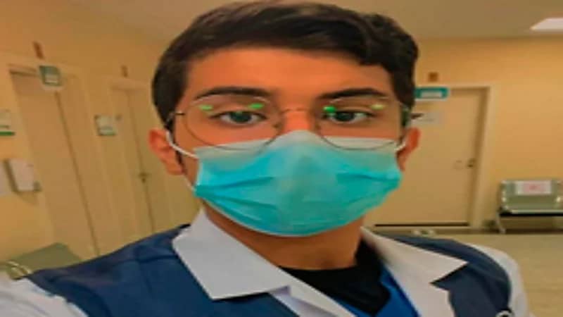 طالب ينقذ حياة مُسن تعرض للدهس في مكة (فيديو)