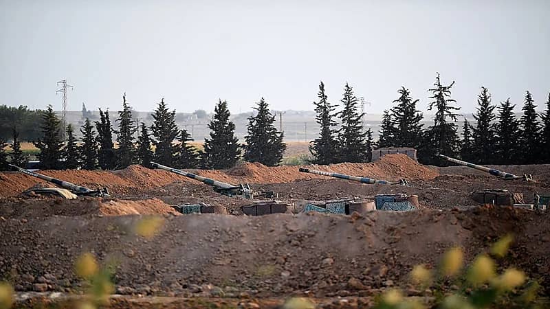 تركيا تعذب طفلاً سوريًا بوحشية على الحدود