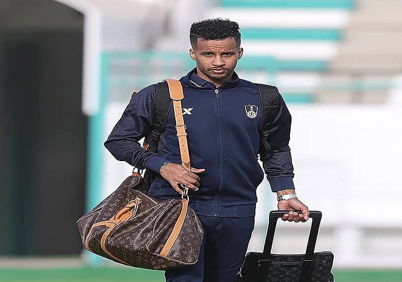 مغادرة بعثة الأهلي إلى الرياض استعدادا لمواجهة الهلال "صور"
