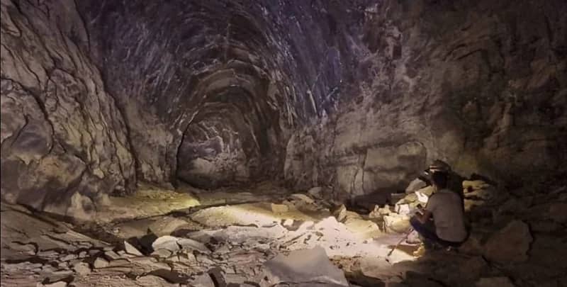 مجموعة من المواطنين يصلوا لنهاية كهف " ماكر الشياهين" لأول مرة