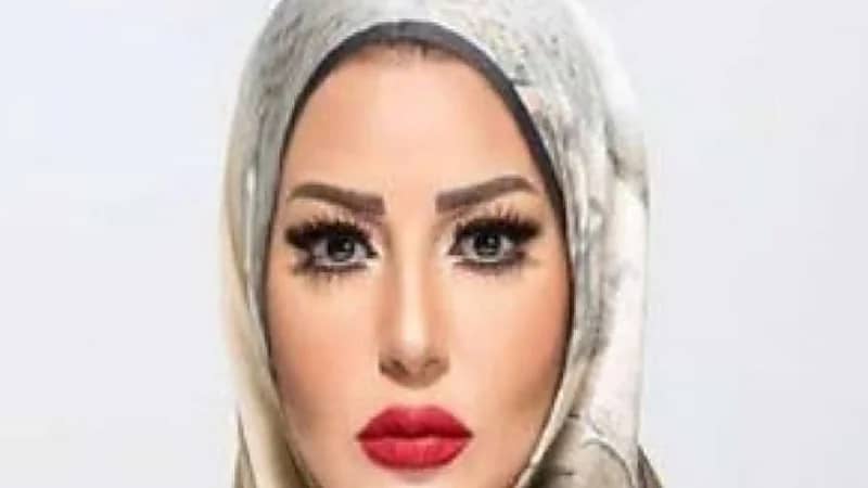 سمية الخشاب تحرج متابعاً انتقدها بالحجاب