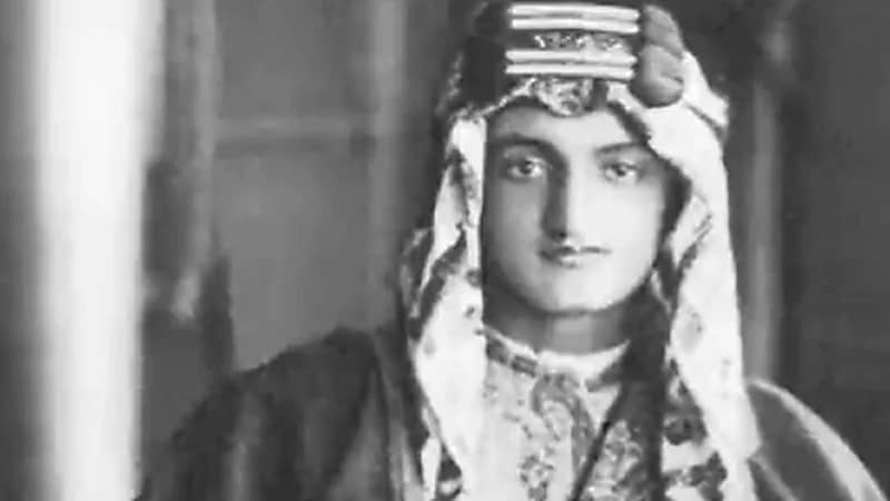 بالفيديو.. تفاصيل زواج الملك فيصل من بيت بن مشيط