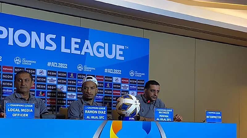 دياز يعلن عودة ثلاثي الهلال للمشاركة غدًا أمام الشارقة