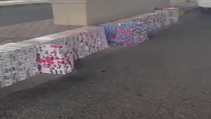 فيديو.. إحباط تهريب 1482 كرز سجائر مخبأة في مركبة متجهة إلى المملكة