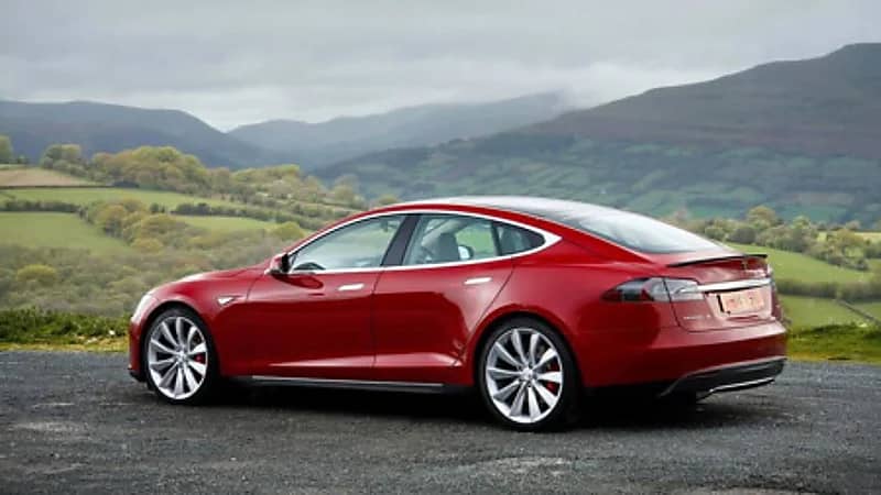 محكمة تقضي بغرامة بـ100 ألف دولار على شركة تيسلا لصالح سيدة متضررة