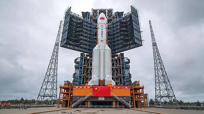 مركز الفلك الدولي: غدًا موعد سقوط حطام الصاروخ الصيني التائه