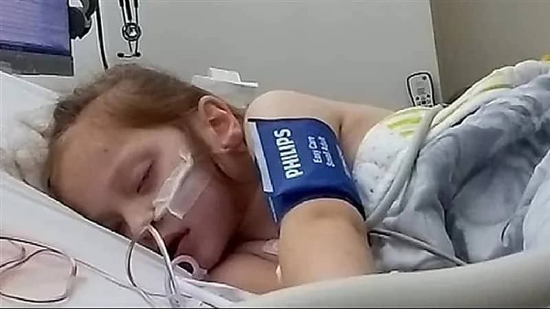 قصة طفلة حرمها "كورونا" من المشي والكلام