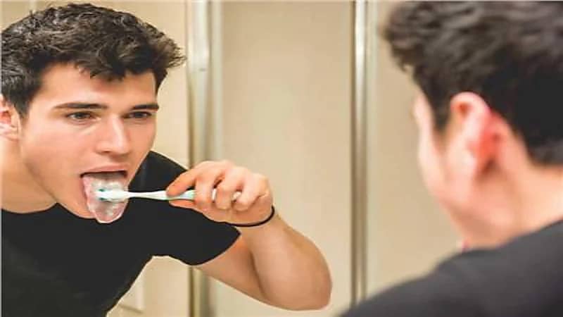 طبيبة : بياض اللسان قد يشير لأمراض خطيرة.. وهذه كيفية الوقاية منه