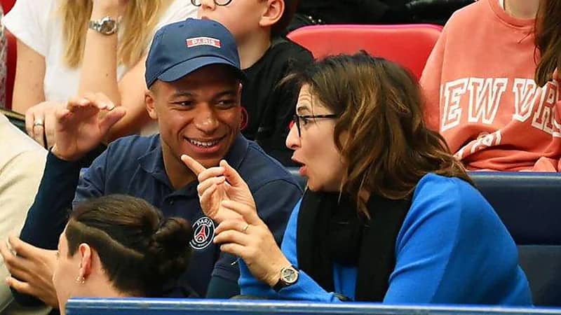 تورط والدة كيليان مبابي في قضية الاعتداء على لاعبة باريس سان جيرمان