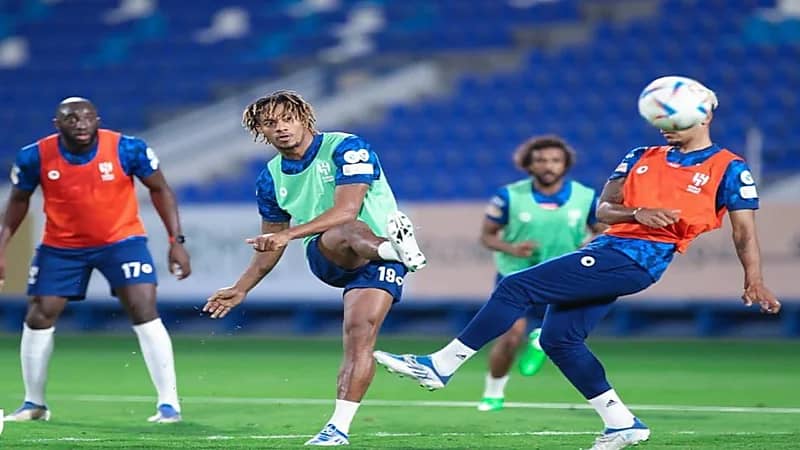 رباعي الهلال يواصلون تدريباتهم التأهيلية 