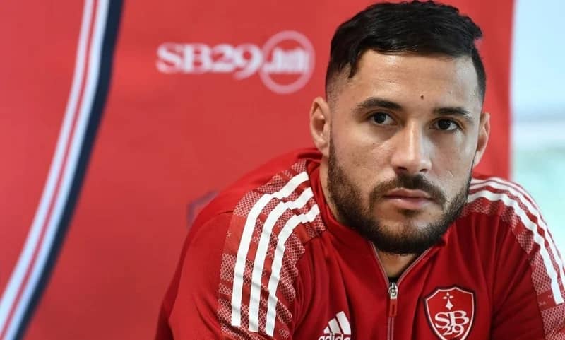 "بلايلي" يوضح أسباب رحيله عن بريست