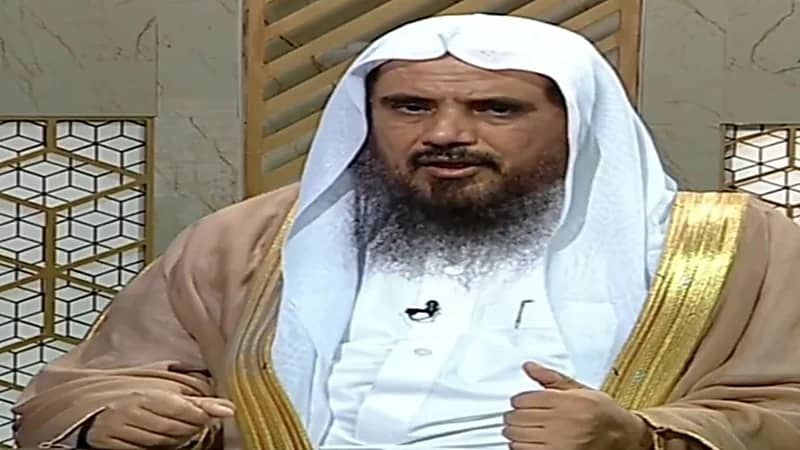 بالفيديو.. "الخثلان" يوضح حكم أكل الثوم والبصل أو شرب الدخان للمصلي