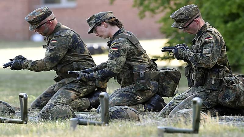 رئيس ليتوانيا يقارن الجيش الألماني بالفتاة المحتاجة لعقد زواج