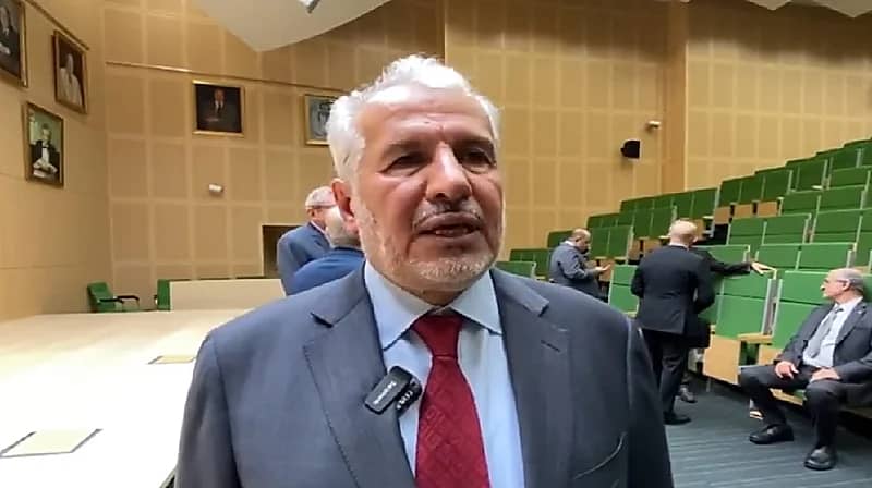 بالفيديو .. الربيعة ينقل الخبرة السعودية في فصل التوائم السيامية إلى بولندا