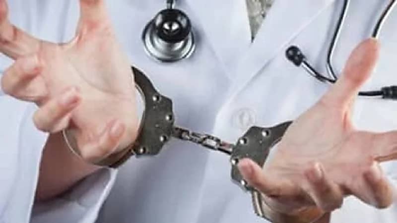 طبيب يجري عمليات إجهاض ويطعم الأجنة للكلاب