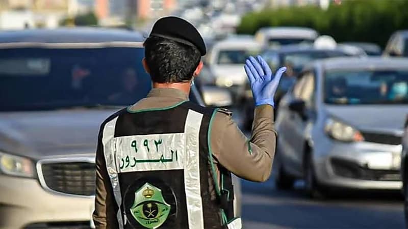 المرور يكشف لماذا يجب على قائد المركبة السير بسرعة منخفضة وقت هطول الأمطار 