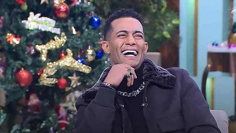 محمد رمضان معلقا على ملابسه الغريبة: "لزوم الشو"