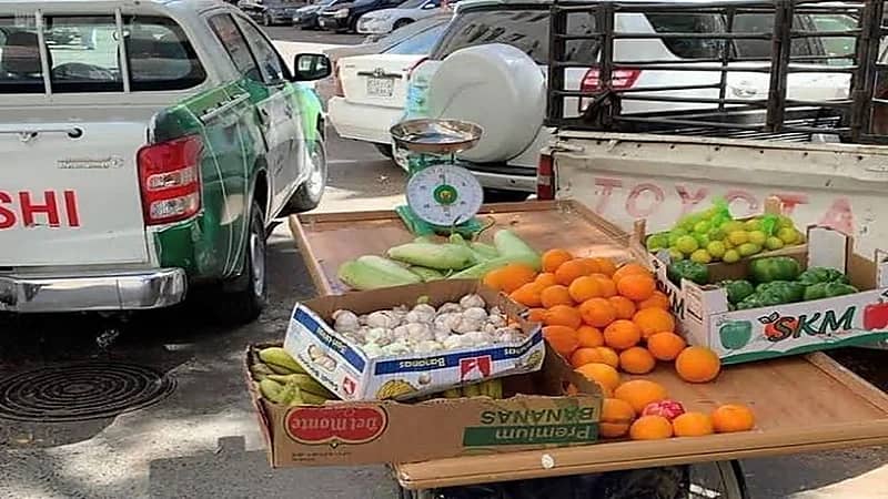 توفير مواقع بديلة للباعة الجائلين 