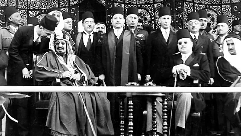 فيديو نادر للملك عبدالعزيز وعدد من أبنائه في زيارة لمصر قبل 76 عاماً
